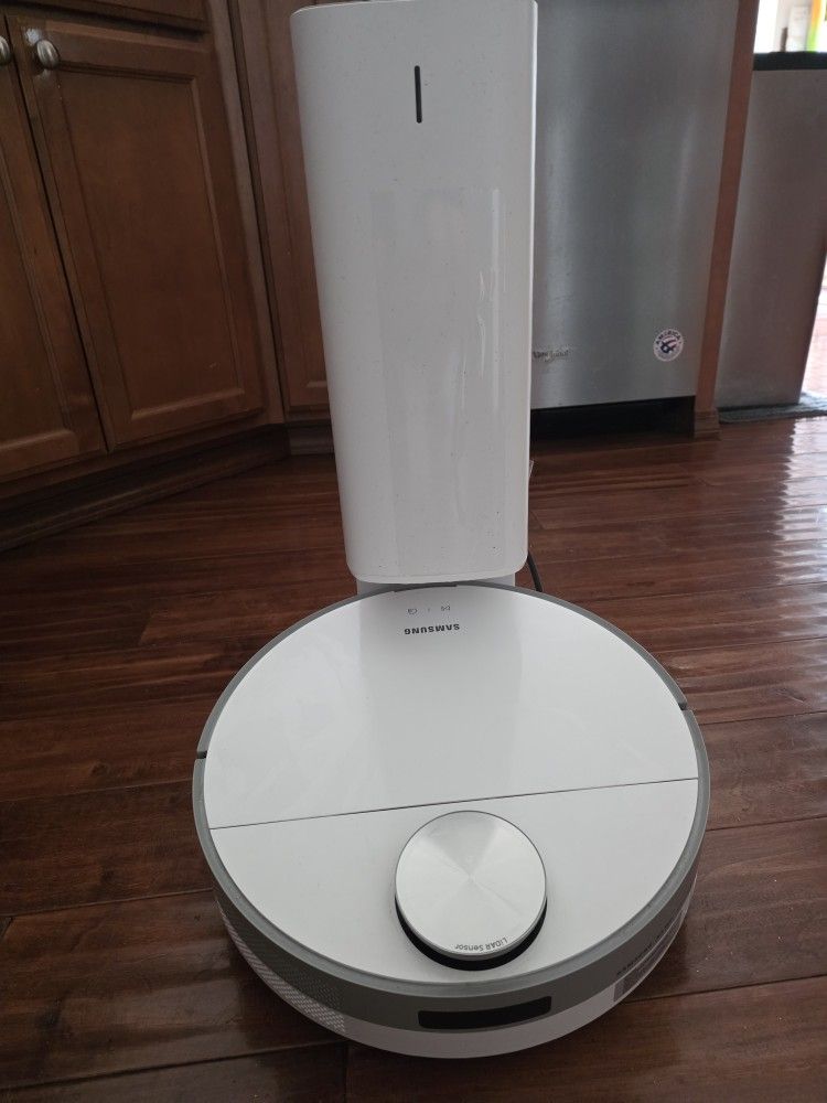 SAMSUNG Jet Bot+ Robot Vacuum Cleaner w/ Clean Station