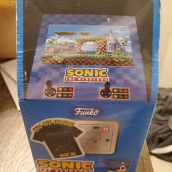Sonic The Hedgehog T-SHIRT and POP! FIGURE