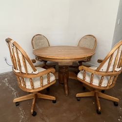 Heavy Oak Dining Room Table And Chairs With Padding Needs To Be Cleaned But No Yair’s And 1 Will Needs To Be Put Back On See All Picture Has Extra Lea