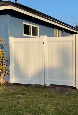 White Vinyl Privacy Double Gate