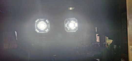 Braun detachable swivel work lights.