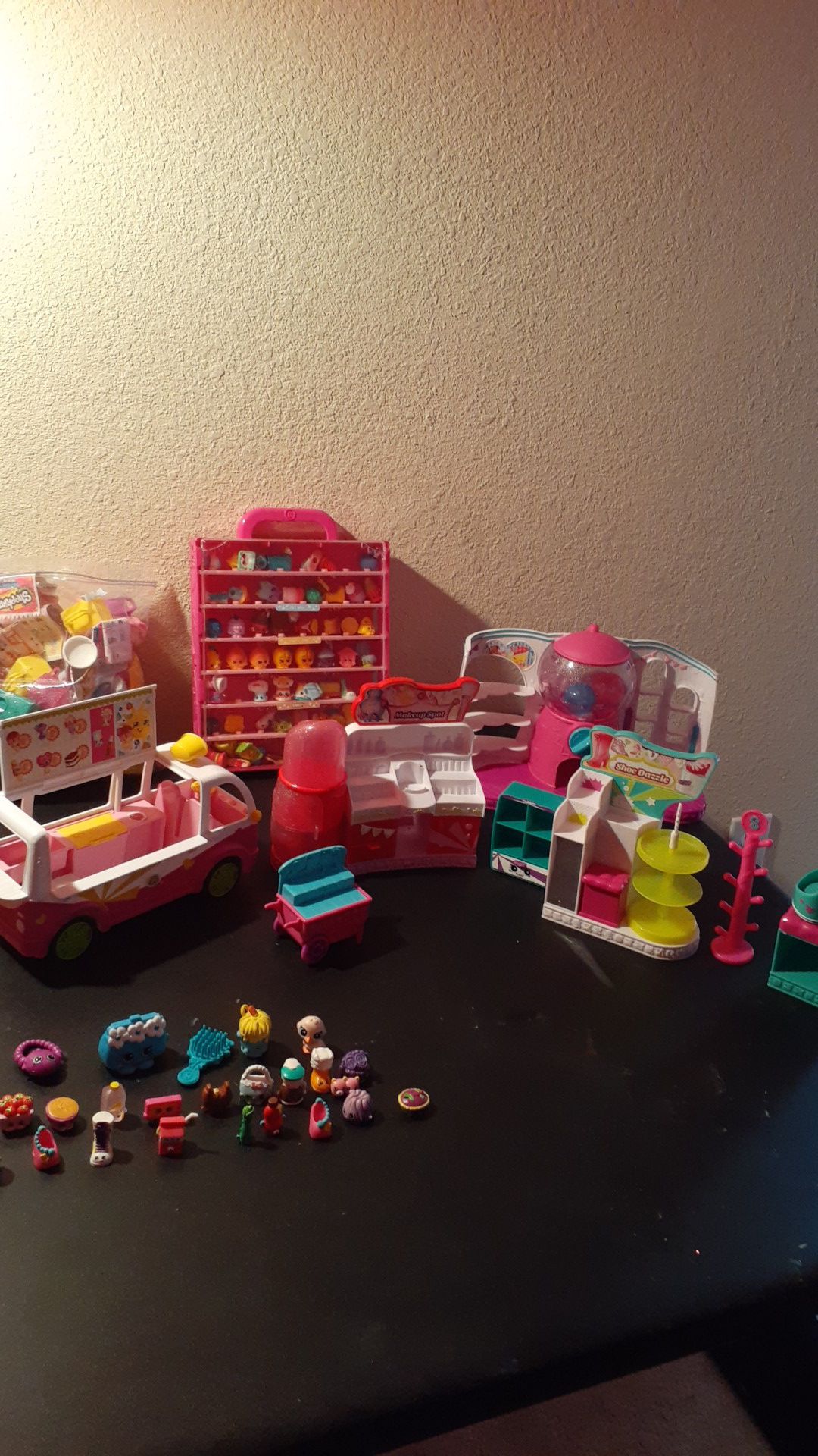 Shopkins figurines and accessories, jewelry