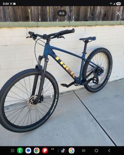 Trek 29er Mountain Bike Size Large Wheels 29er Hydraulic Disc Brakes New ridden one time