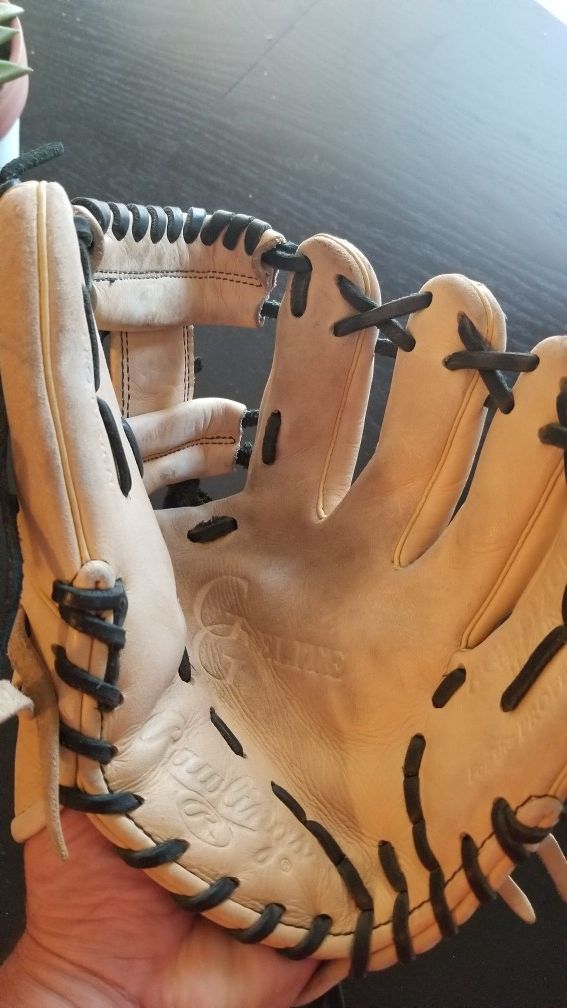 Rawlings baseball glove