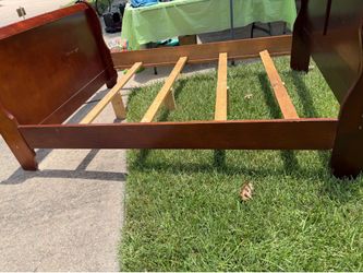 Full bed frame