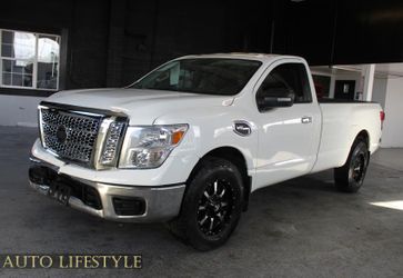 2017 Nissan TITAN