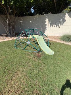 Kids jungle gym with slide - FREE