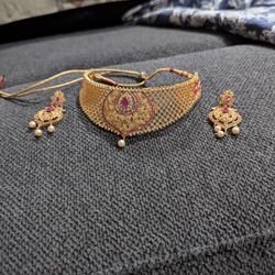 Pink Beautiful Choker Necklace With Dangling Earrings