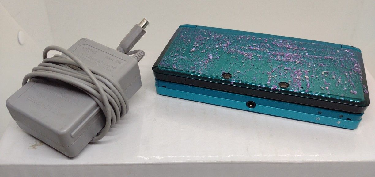 Nintendo 3DS CTR 001 Teal Aqua Console With Charger Works Great!