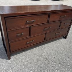 Delivery Available! Modern Dark Brow Wooden 7 Drawer Bedroom Dresser Chest! All drawers work great!  66x18x34in 