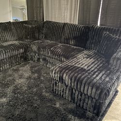 New in Box Trendy Fluffy Sectional Couch $10DOWN