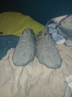 Yeezys never worn