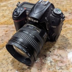 Nikon D7000 With Lens & Charger