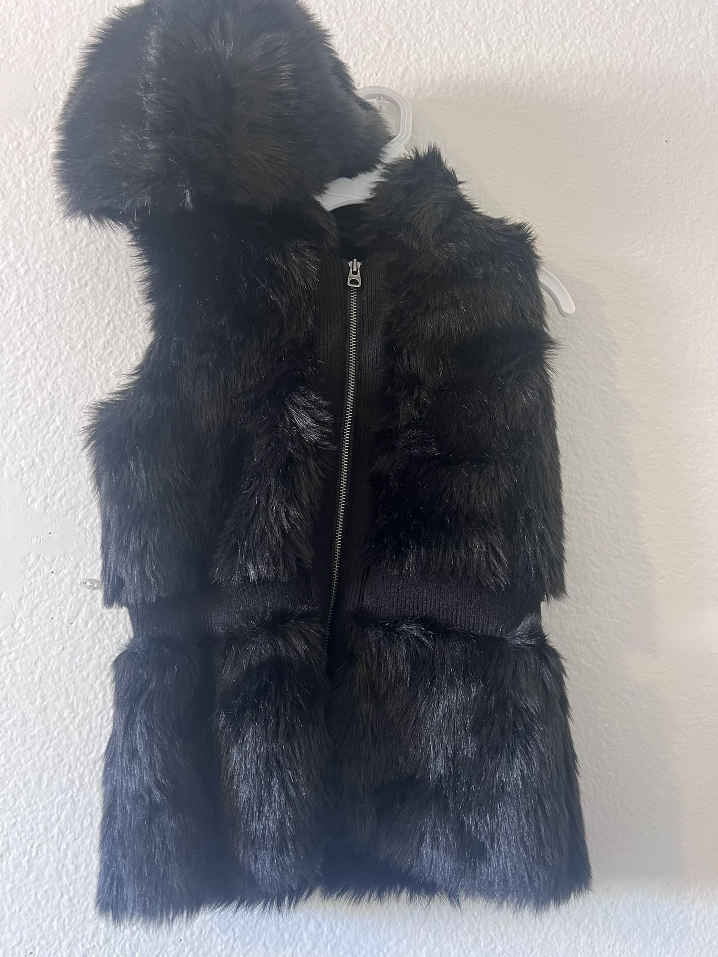 Vest with black fur for girls 6 years old