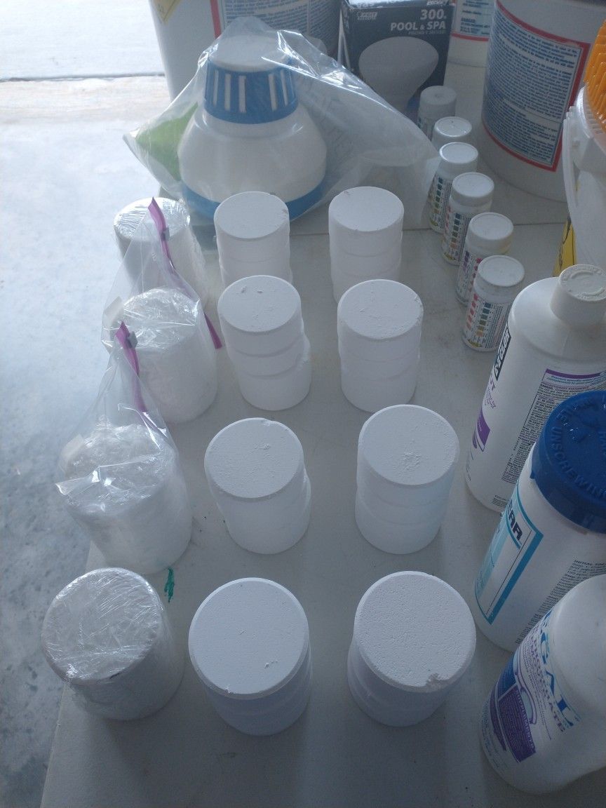 Pool Maintenance Kit. Tablet 