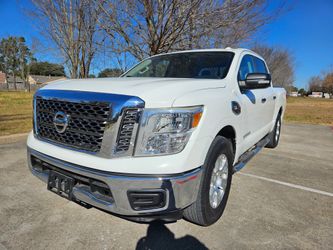 2017 Nissan Titan