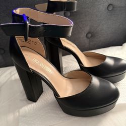 Brand New Black Platform Heels (Ankle Strap) – Size 6