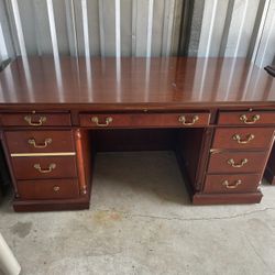 *Free* Office Desk And Hutch Good Quality!