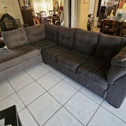 Sleeper Sofa Sectional W Pull Out Bed Barely Used