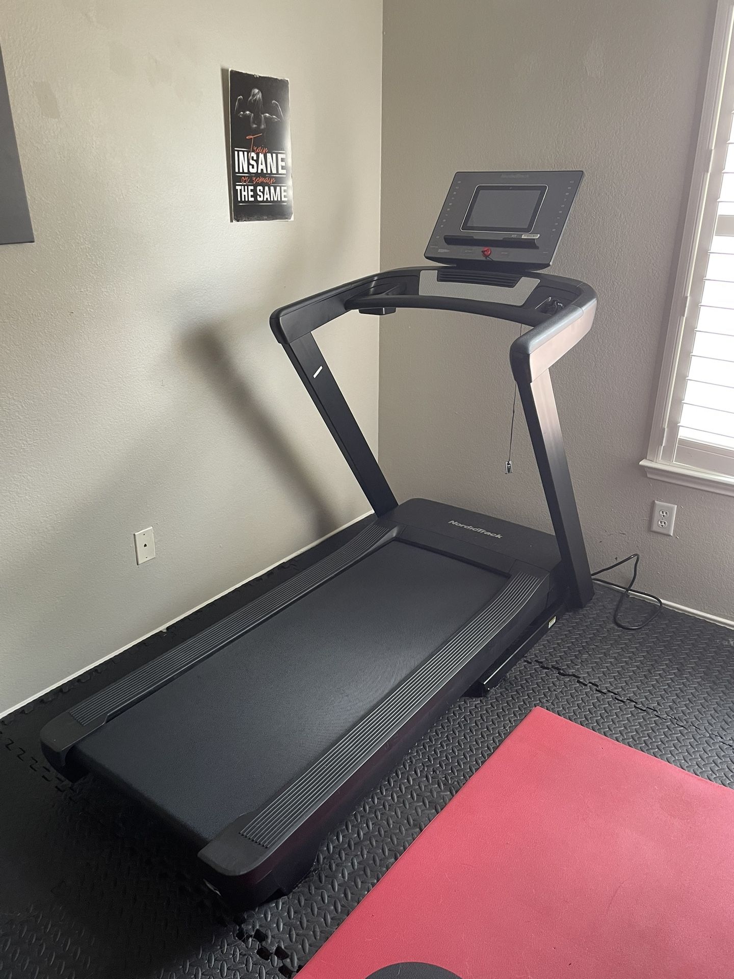 NORDICTRACK EXP 10i TREADMILL (in Warranty!)