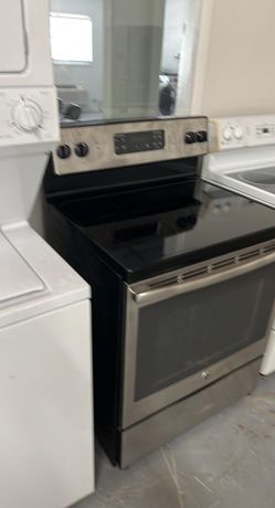GE Stainless Electric Range – 30" Glass Top, Works Great