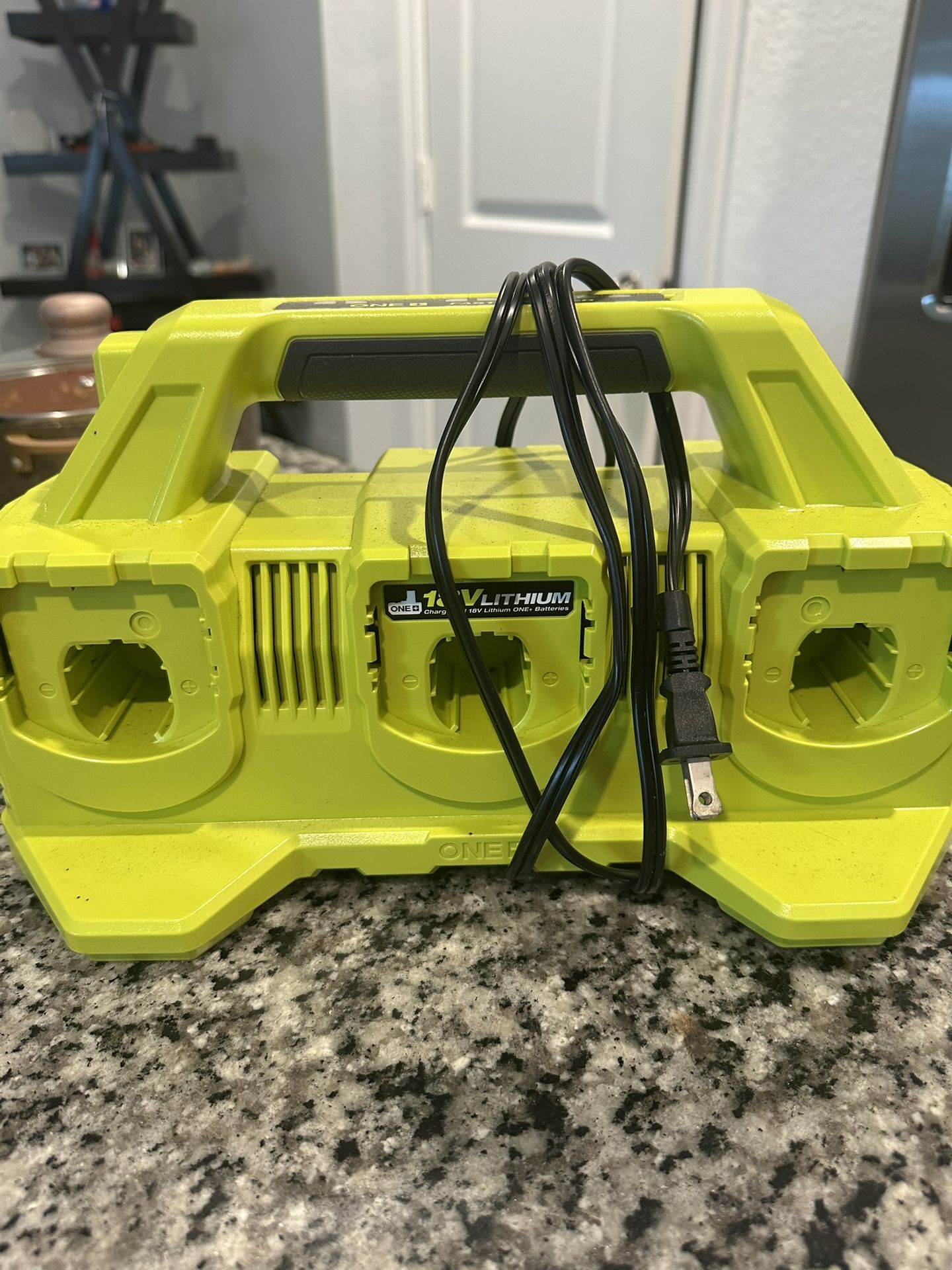Ryobi Cargador Rapido Para 6 Baterias 18 V Nuevo