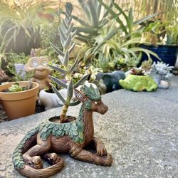 🐉 🐉 Sitting Dragon Planter w Rare “Dragon Tail” Succulent 🪴 