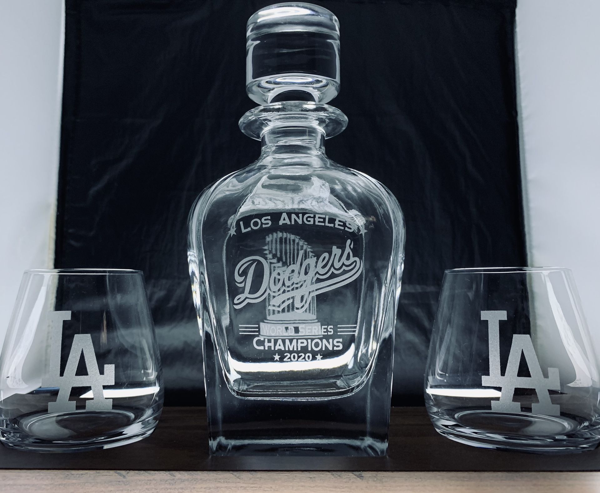Los Angeles Dodgers Custom 2020 World Series Champions Three Piece Whiskey Decanter Set