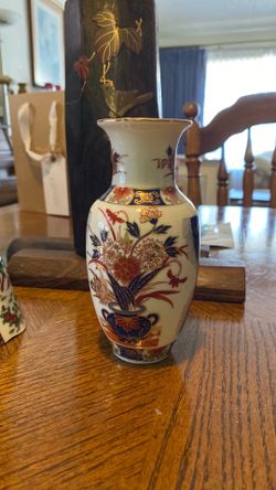 Antique Japanese Imari small vase
