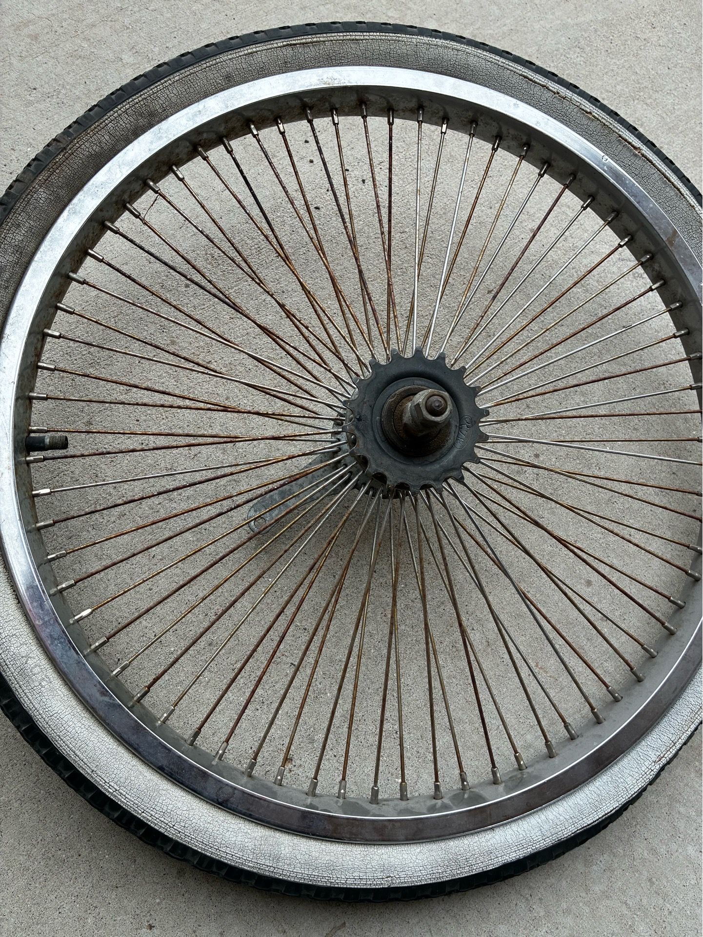 Chrome spoke rim for a Lowrider bike