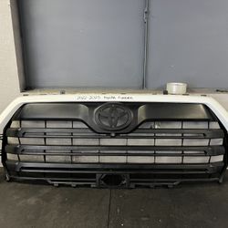 2022-2023-2024-2025 TOYOTA TUNDRA GRILL OEM USED 