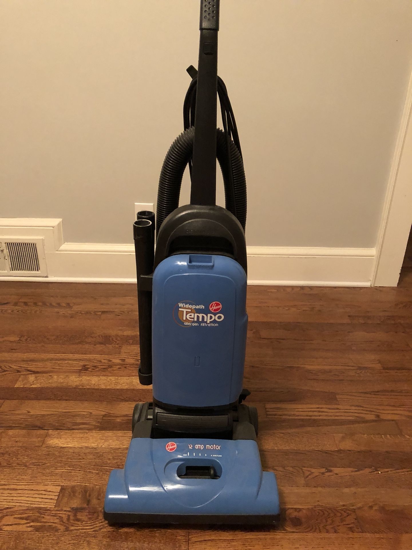 Hoover Widepath Tempo Vacuum w/ extra bags/filters