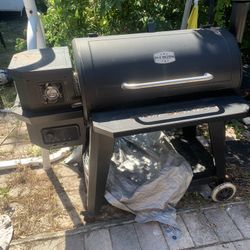 Nice Smoker Just Needs A Clean 