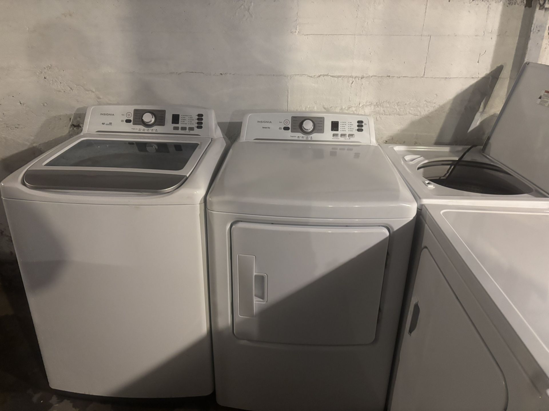 Insignia Washer And Dryer Set On Good Working Condition