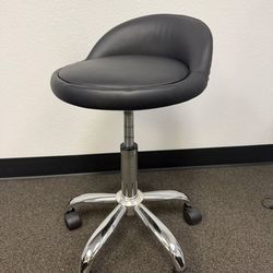 Black Cushioned Rolling Swivel Stool