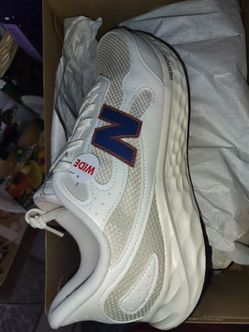 NEW BALANCE SHOES 100$ SEIZE 12 .NEW