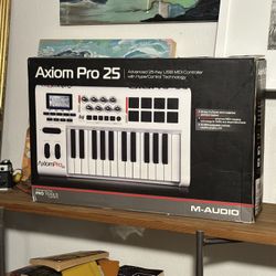 M-Audio Axiom Pro 25 MIDI Controller 