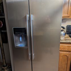 Whirlpool Appliances Like New.  6 Years Old. Unique Color, Sun Bronze. Must See To Appreciate