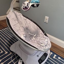 4 Mom's Mamaroo Baby Swing