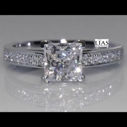 New 18k White Gold Engagement Ring 