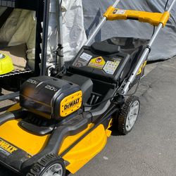 DCMWP234 Dewalt - 21 in. 2X20V MAX* XR Brushless Cordless Push Lawn Mower Only