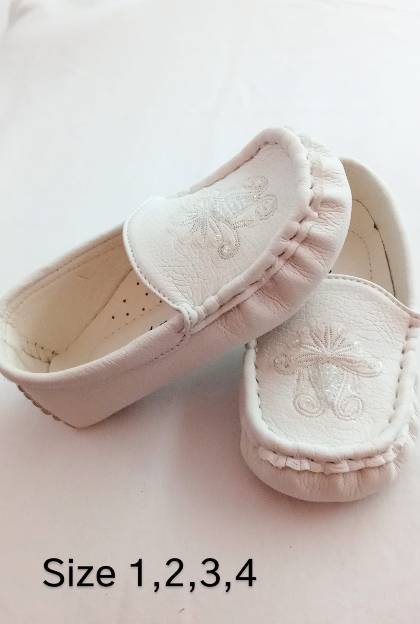 Entrance shoe for babies in black and white, in size 1 to 4