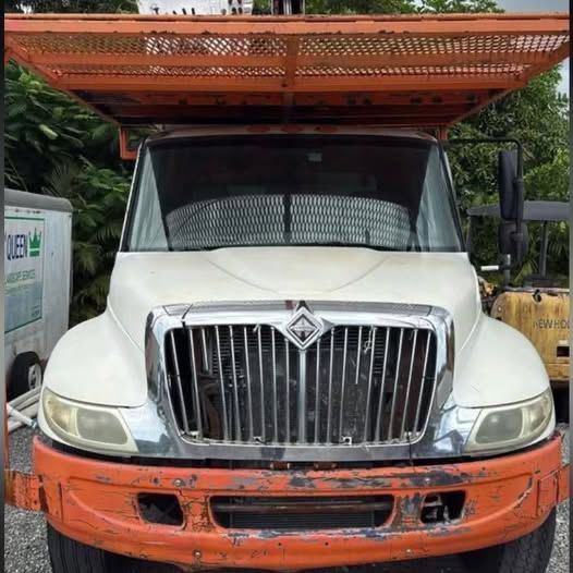 2005 international 4200 Bucket Truck