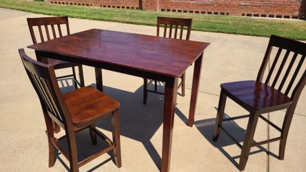Sturdy, expandable, wood table with 4 chairs, counter height