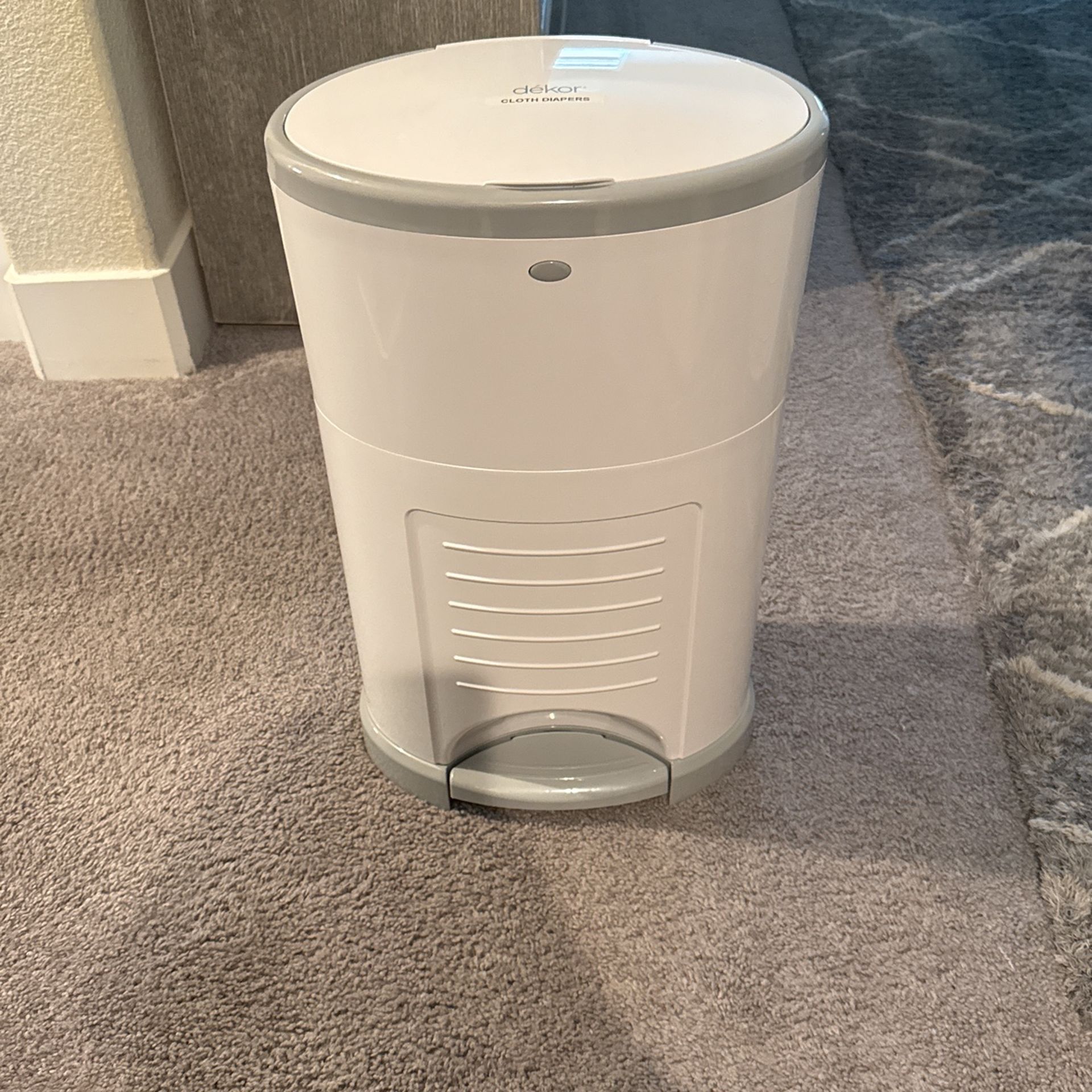 Dekor cloth and disposable diaper bin