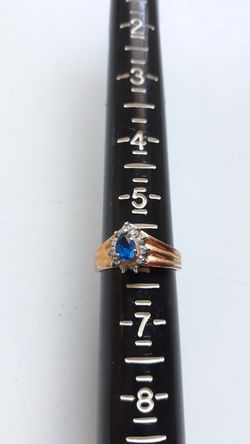 Ring 14kgf blue sapphire-like stone with diamond-like stones