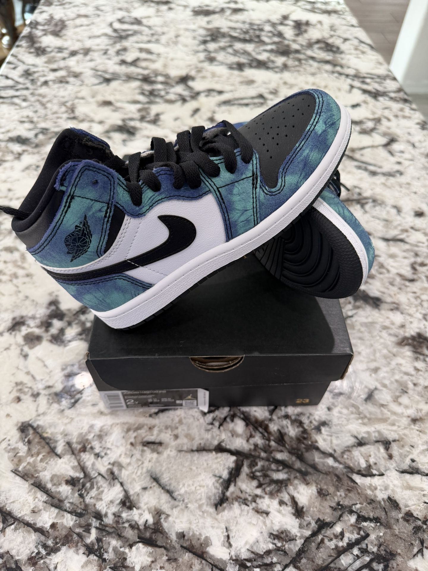 Nike Air Jordan 1 Retro High OG PS size 2 youth Aurora Green white black