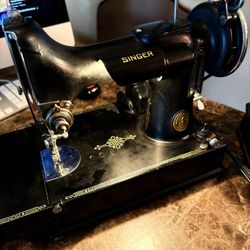 VINTAGE 1950 SINGER FEATHERWEIGHT CAT. 3-110 SEWING MACHINE CASe 