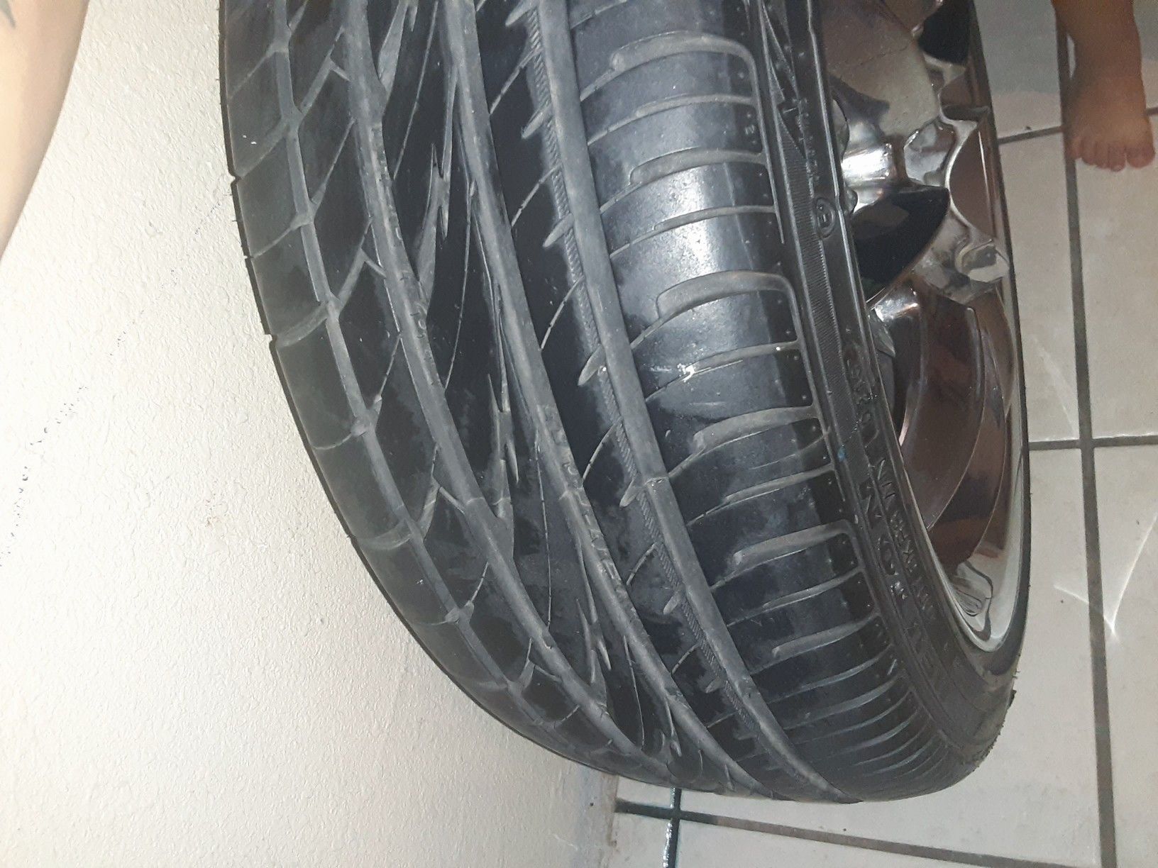 AVE UNIVERSAL RIMES NEW TIRES 18s