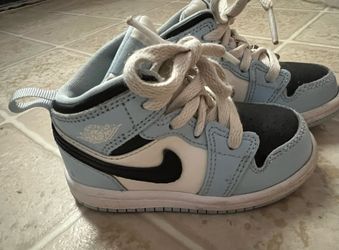 Nike Jordan 1 mid toddler size 6C